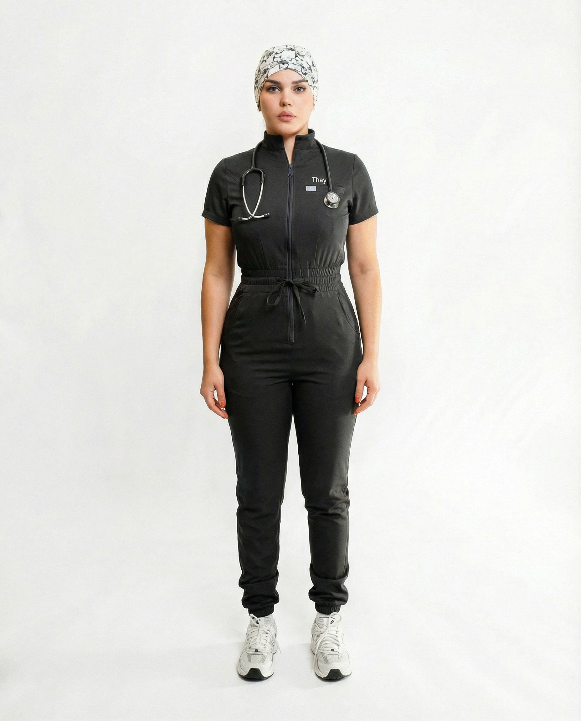 Modelos con scrubs grises